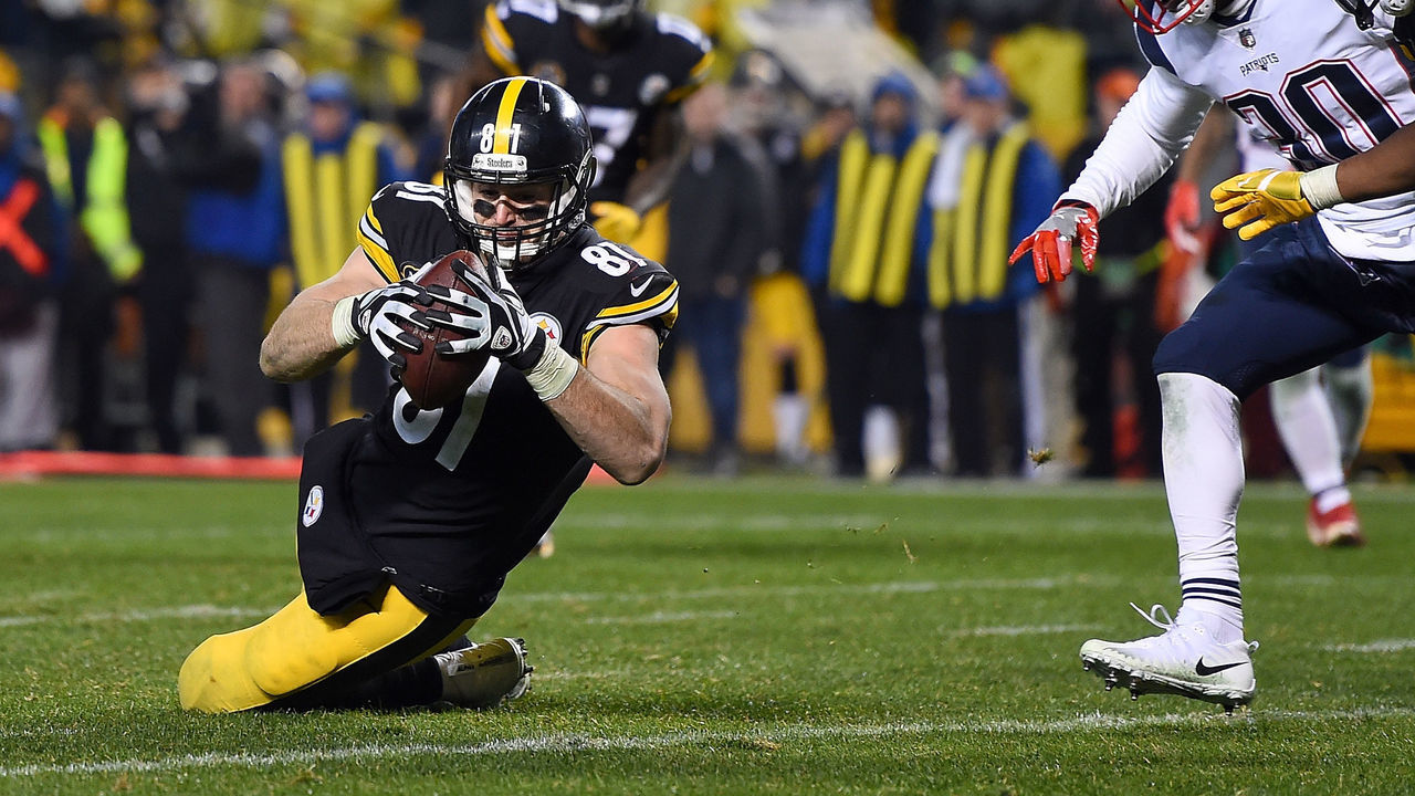PITTSBURGH, PA - DECEMBER 17: Jesse James #81 of the Pittsburgh Steelers dives for the end zone for an apparent touchdown in the fourth quarter during the game against the New England Patriots at Heinz Field on December 17, 2017 in Pittsburgh, Pennsylvania. After official review, it was ruled an incomplete pass