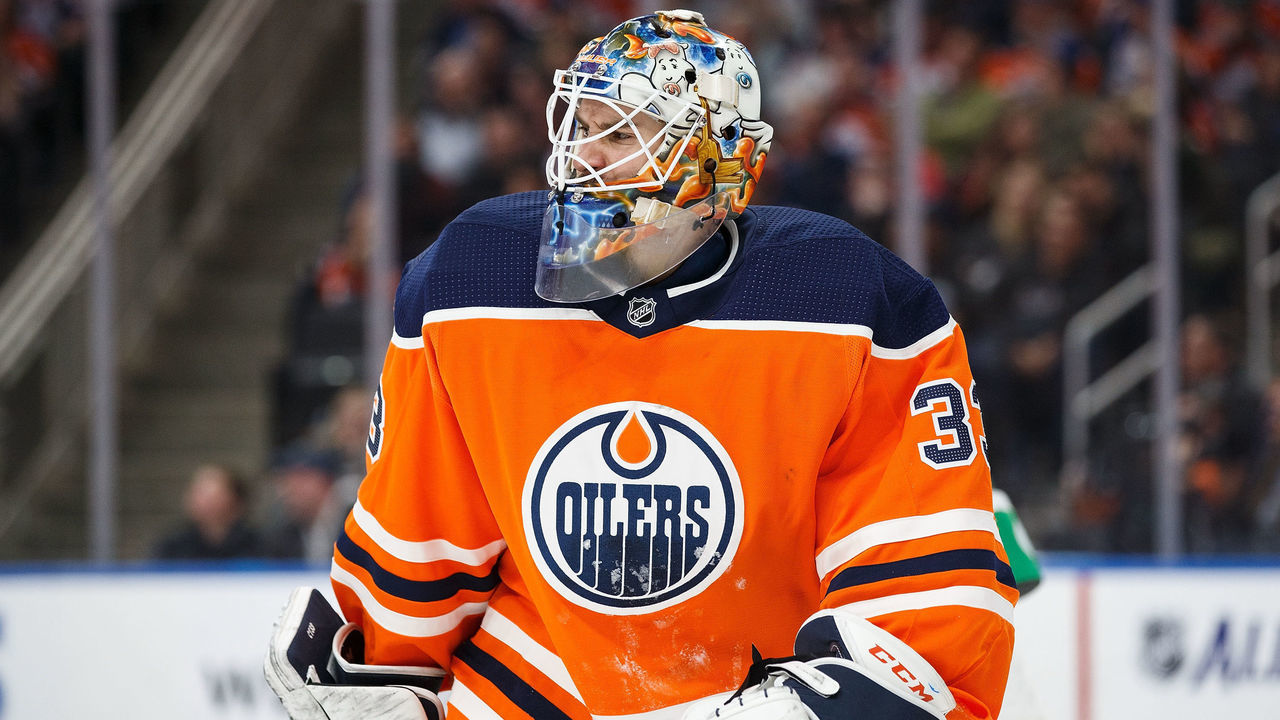 EDMONTON, AB - DECEMBER 21: Goaltender Cam Talbot #33 of the Edmonton Oilers skates against the St. Louis Blues at Rogers Place on December 21, 2017 in Edmonton, Canada.