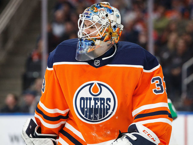 EDMONTON, AB - DECEMBER 21: Goaltender Cam Talbot #33 of the Edmonton Oilers skates against the St. Louis Blues at Rogers Place on December 21, 2017 in Edmonton, Canada.
