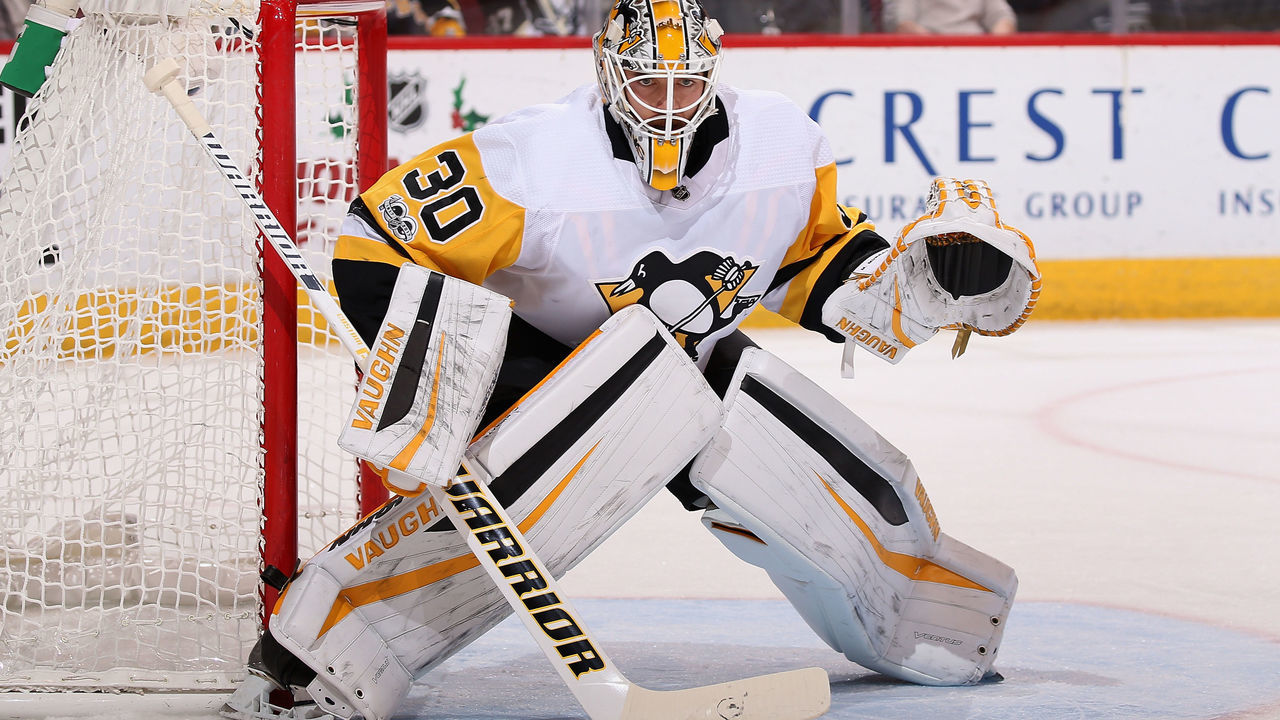 GLENDALE, AZ - DECEMBER 16: Goaltender Matt Murray #30 of the Pittsburgh Penguins in action during the NHL game against the Arizona Coyotes at Gila River Arena on December 16, 2017 in Glendale, Arizona. The Penguins defeated the Coyotes 4-2.