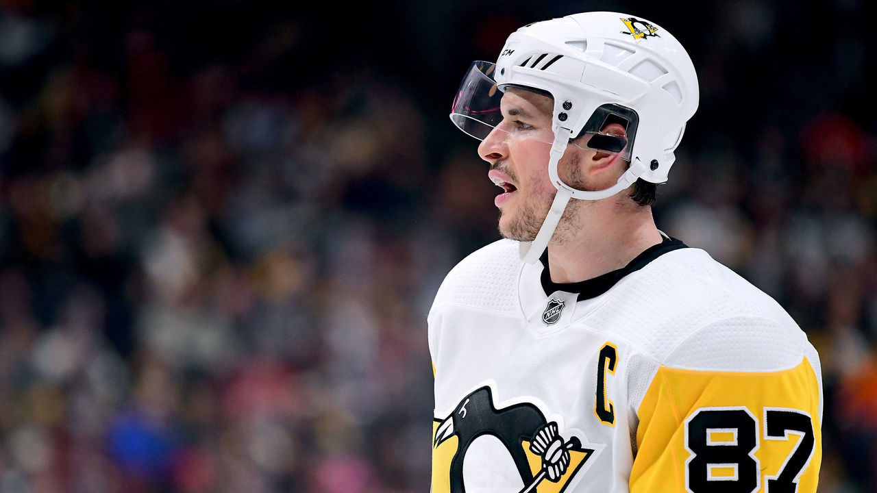 ANAHEIM, CA - JANUARY 17: Sidney Crosby #87 of the Pittsburgh Penguins during the game against the Anaheim Ducks at Honda Center on January 17, 2018 in Anaheim, California.