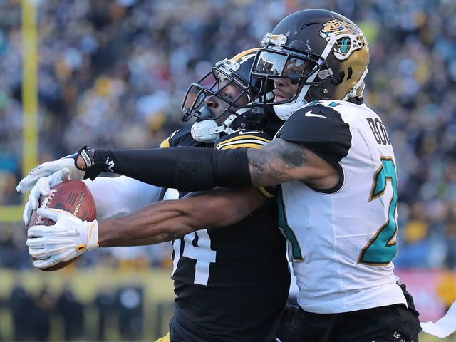 PITTSBURGH, PA - JANUARY 14: Antonio Brown #84 of the Pittsburgh Steelers makes a catch while being defended by A.J. Bouye #21 of the Jacksonville Jaguars for a 43 yard touchdown reception in the fourth quarter AFC Divisional Playoff game at Heinz Field on January 14, 2018 in Pittsburgh, Pennsylvania.