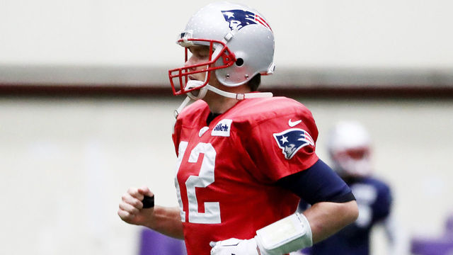 EDEN PRAIRIE, MN - JANUARY 31: Tom Brady #12 of the New England Patriots warms up during the New England Patriots practice on January 31, 2018 at Winter Park in Eden Prairie, Minnesota.The New England Patriots will play the Philadelphia Eagles in Super Bowl LII on February 4.