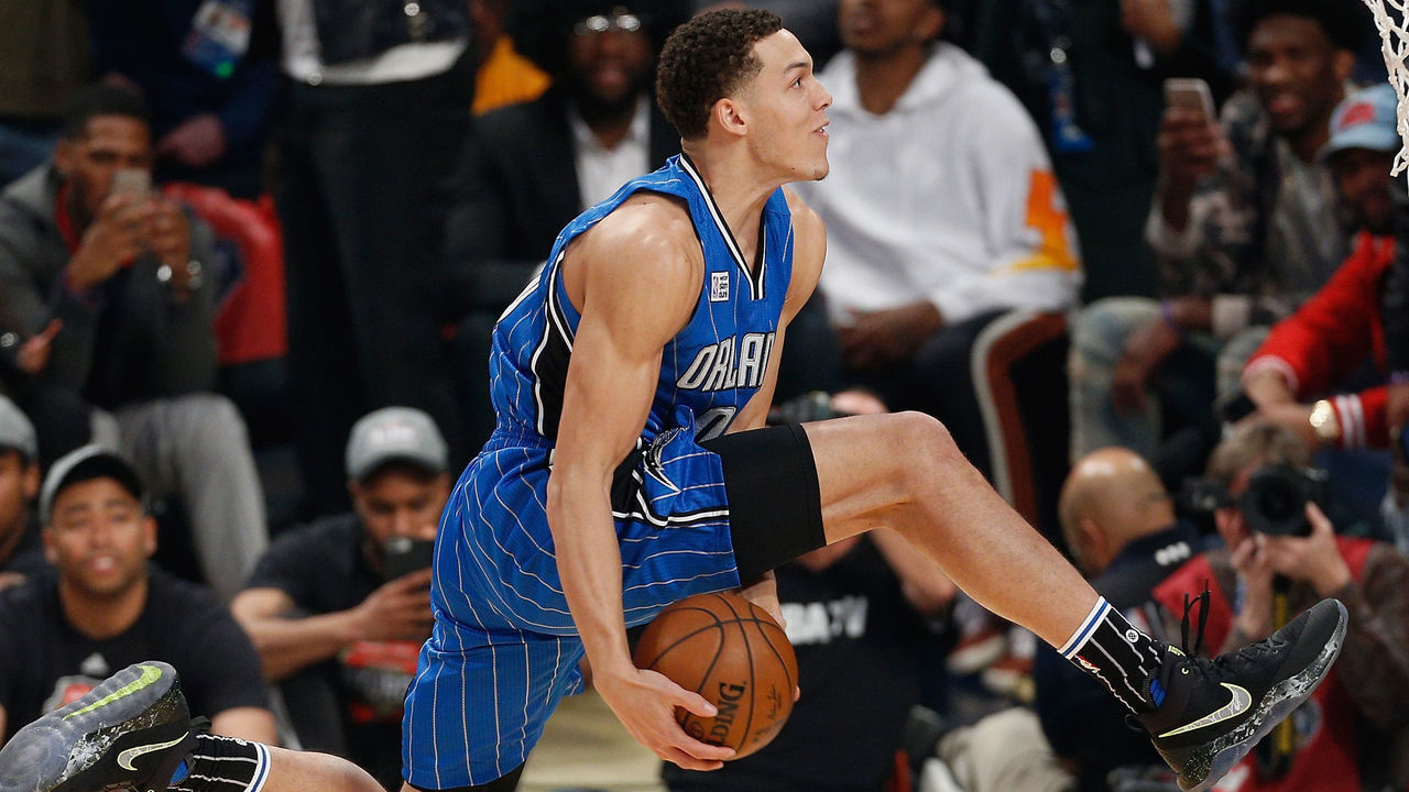 NEW ORLEANS, LA - FEBRUARY 18: Aaron Gordon #00 of the Orlando Magic competes in the 2017 Verizon Slam Dunk Contest at Smoothie King Center on February 18, 2017 in New Orleans, Louisiana. NOTE TO USER: User expressly acknowledges and agrees that, by downloading and/or using this photograph, user is consenting to the terms and conditions of the Getty Images License Agreement.