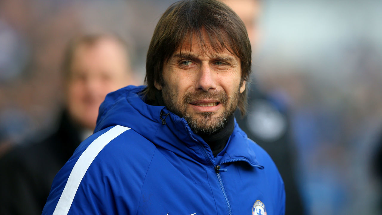 LIVERPOOL, ENGLAND - DECEMBER 23: Antonio Conte, Manager of Chelsea looks on prior to the Premier League match between Everton and Chelsea at Goodison Park on December 23, 2017 in Liverpool, England.