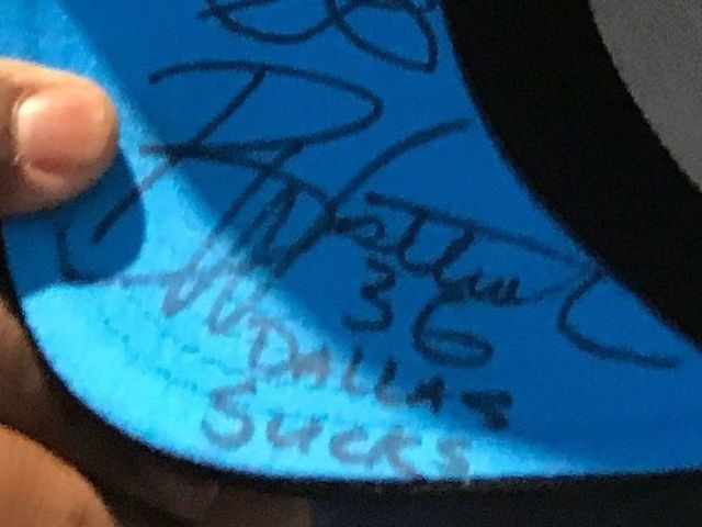 Ex-Eagle Westbrook takes jab at Cowboys in autograph