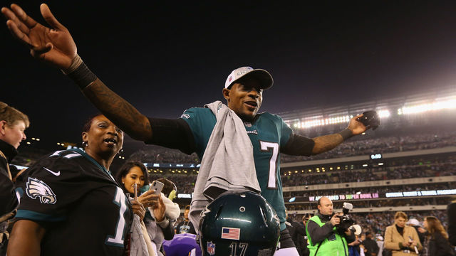 PHILADELPHIA, PA - JANUARY 21: Alshon Jeffery #17 of the Philadelphia Eagles celebrates his teams win over the Minnesota Vikings in the NFC Championship game at Lincoln Financial Field on January 21, 2018 in Philadelphia, Pennsylvania. The Philadelphia Eagles defeated the Minnesota Vikings 38-7.