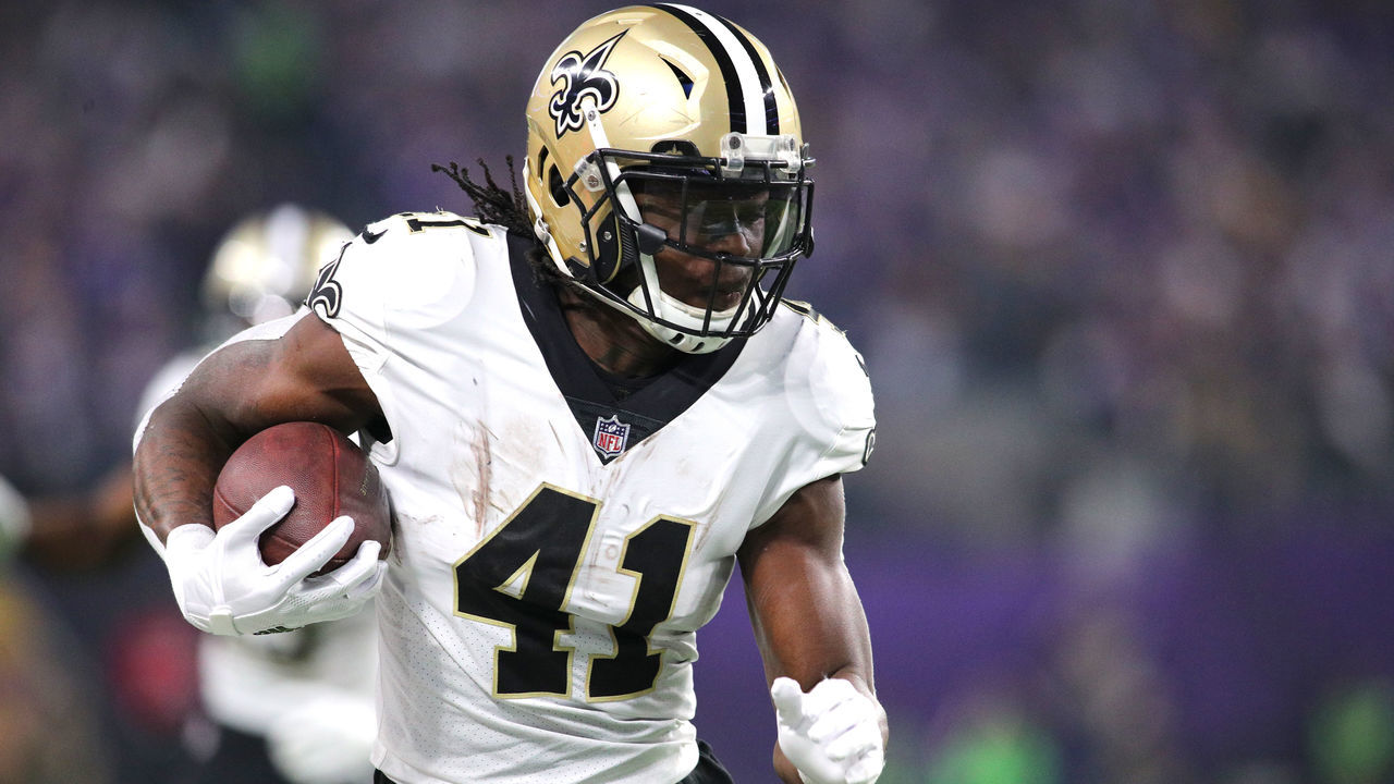 MINNEAPOLIS, MN - JANUARY 14: Alvin Kamara #41 of the New Orleans Saints carries the ball in the second quarter of the NFC Divisional Playoff game against the Minnesota Viking on January 14, 2018 at U.S. Bank Stadium in Minneapolis, Minnesota.