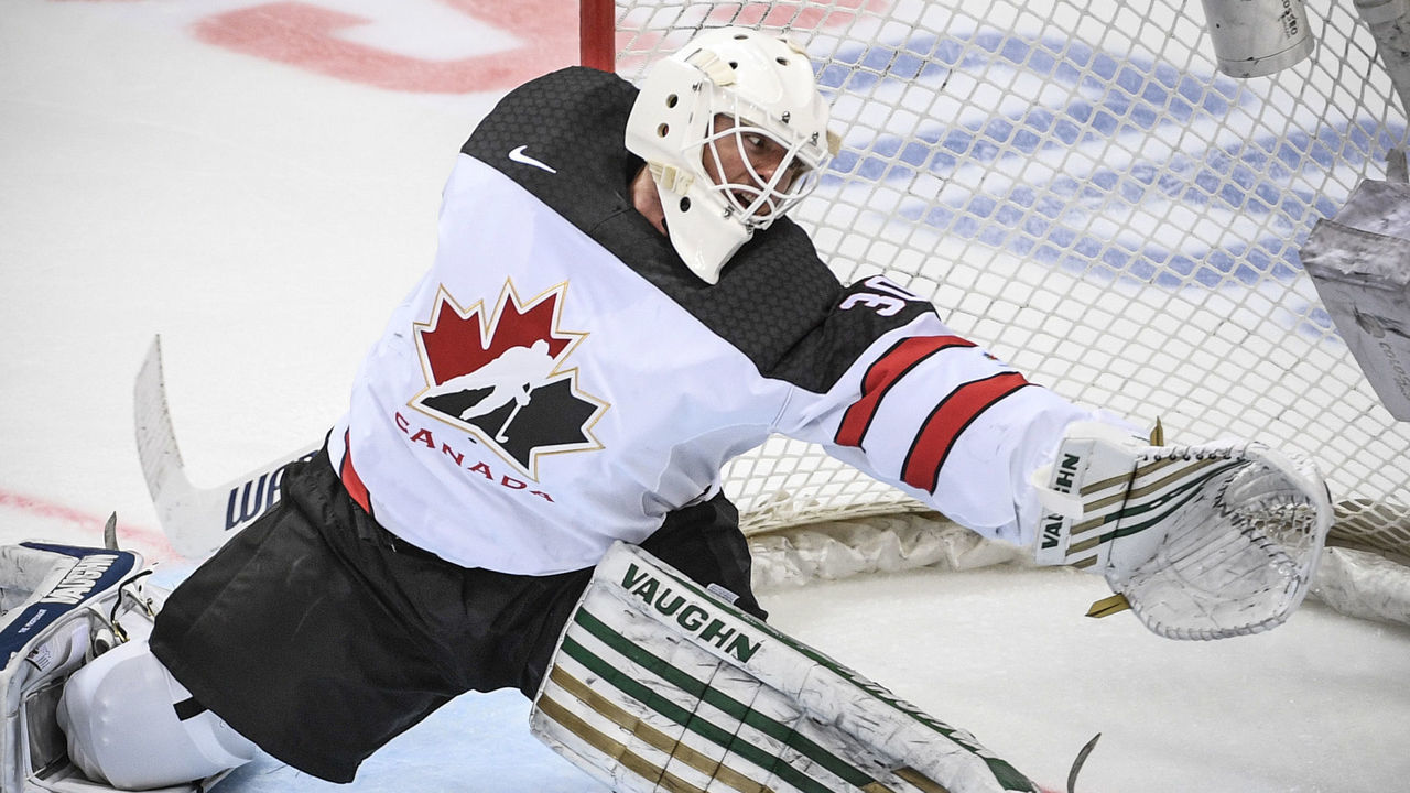 Canada's goaltender Ben Scrivens concedes a goal during the Channel One Cup of the Euro Hockey Tour ice hockey match between Canada and Russia in Moscow on December 16, 2017. / AFP PHOTO / Alexander NEMENOV