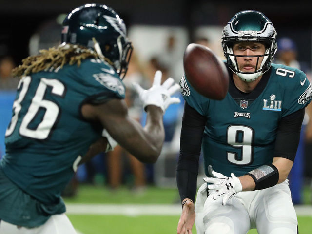 MINNEAPOLIS, MN - FEBRUARY 04: Nick Foles #9 of the Philadelphia Eagles makes the hand offsides to Jay Ajayi #36 of the Philadelphia Eagles in the second quarter of Super Bowl LII against the New England Patriots at U.S. Bank Stadium on February 4, 2018 in Minneapolis, Minnesota.