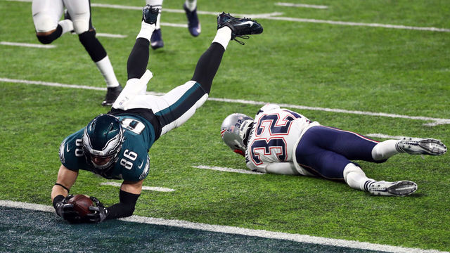 MINNEAPOLIS, MN - FEBRUARY 04: Zach Ertz #86 of the Philadelphia Eagles catches a 11 yard touchdown pass against Devin McCourty #32 of the New England Patriots during the fourth quarter in Super Bowl LII at U.S. Bank Stadium on February 4, 2018 in Minneapolis, Minnesota.