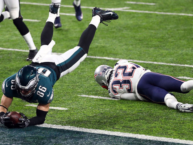 MINNEAPOLIS, MN - FEBRUARY 04: Zach Ertz #86 of the Philadelphia Eagles catches a 11 yard touchdown pass against Devin McCourty #32 of the New England Patriots during the fourth quarter in Super Bowl LII at U.S. Bank Stadium on February 4, 2018 in Minneapolis, Minnesota.