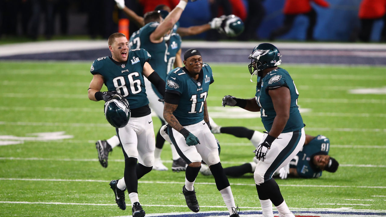 MINNEAPOLIS, MN - FEBRUARY 04: Zach Ertz #86 and Alshon Jeffery #17 of the Philadelphia Eagles celebrate defeating the New England Patriots 41-33 in Super Bowl LII at U.S. Bank Stadium on February 4, 2018 in Minneapolis, Minnesota.
