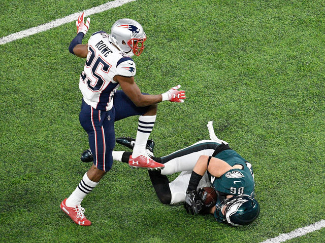 MINNEAPOLIS, MN - FEBRUARY 04: Zach Ertz #86 of the Philadelphia Eagles goes to the ground with the ball against Eric Rowe #25 of the New England Patriots during the second half in Super Bowl LII at U.S. Bank Stadium on February 4, 2018 in Minneapolis, Minnesota.