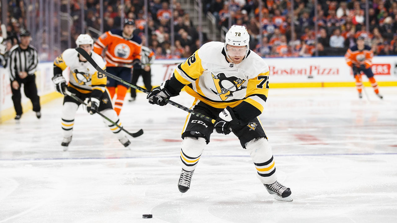 EDMONTON, AB - NOVEMBER 01: Patric Hornqvist #72 of the Pittsburgh Penguins skates against the Edmonton Oilers at Rogers Place on November 1, 2017 in Edmonton, Canada.