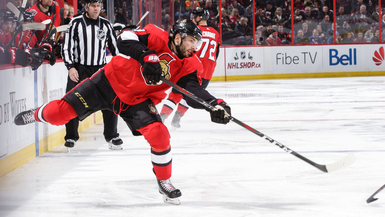 OTTAWA, ON - DECEMBER 4: Derick Brassard #19 of the Ottawa Senators shoots the puck against the New York Rangers at Canadian Tire Centre on December 4, 2017 in Ottawa, Ontario, Canada.