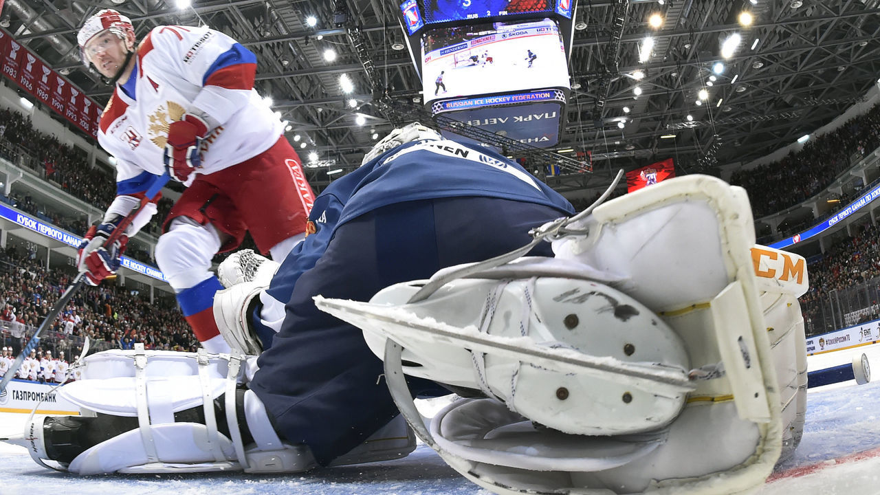 Russia's forward Ilya Kovalchuk (L) attacks Finland's goalie Joni Ortio during the Channel One Cup of the Euro Hockey Tour ice hockey match between teams Finland and Russia in Moscow on December 18, 2016. / AFP / Alexander NEMENOV