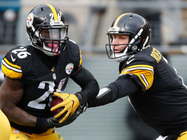 PITTSBURGH, PA - JANUARY 08: Ben Roethlisberger #7 of the Pittsburgh Steelers hands off to Le'Veon Bell #26 during the second quarter against the Miami Dolphins in the AFC Wild Card game at Heinz Field on January 8, 2017 in Pittsburgh, Pennsylvania.