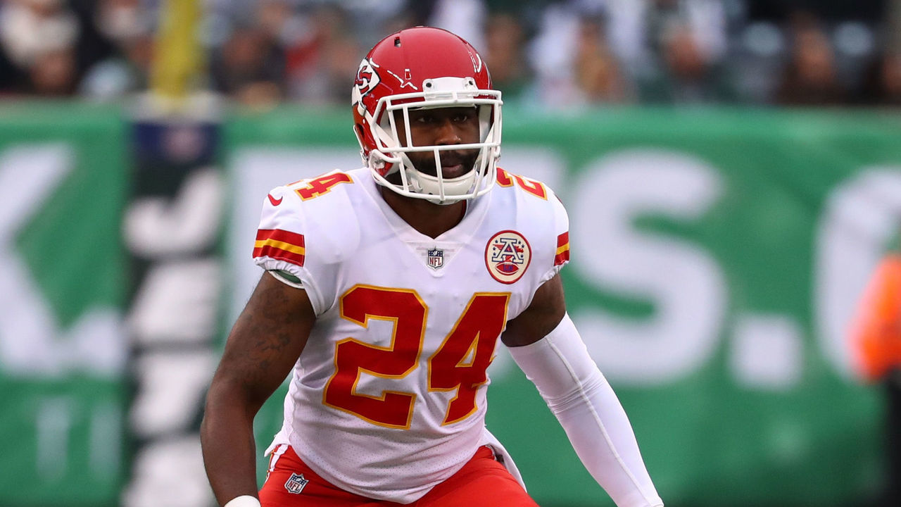 EAST RUTHERFORD, NJ - DECEMBER 03: Darrelle Revis #24 of the Kansas City Chiefs in action against the New York Jets during their game at MetLife Stadium on December 3, 2017 in East Rutherford, New Jersey.