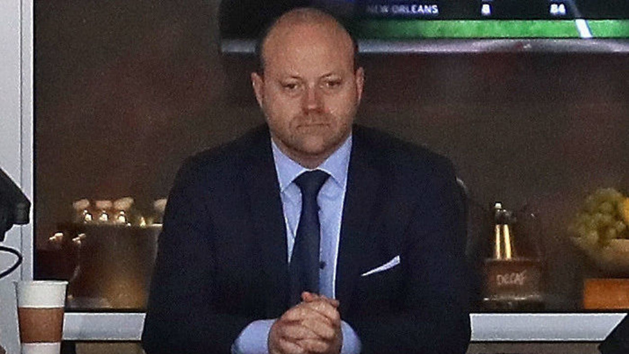 CHICAGO, IL - JANUARY 07: General manager Stan Bowman of the Chicago Blackhawks watches from a skybox as the Blackhawks take on the Edmonton Oilers at the United Center on January 7, 2018 in Chicago, Illinois. The Blackhawks defeated the Oilers 4-1.