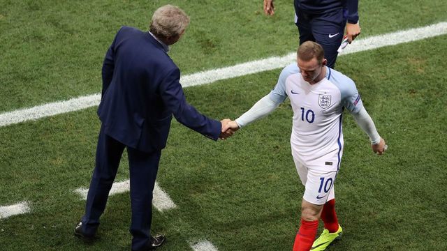 England's coach Roy Hodgson shakes hands with England's forward Wayne Rooney as he leaves the pitch during the Euro 2016 round of 16 football match between England and Iceland at the Allianz Riviera stadium in Nice on June 27, 2016. / AFP / Valery HACHE