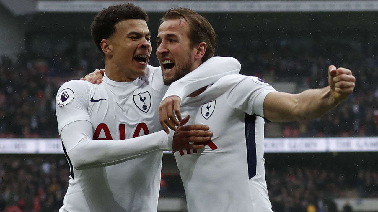 Tottenham Hotspur's English striker Harry Kane (R) celebrates scoring the opening goal with Tottenham Hotspur's English midfielder Dele Alli (L) during the English Premier League football match between Tottenham Hotspur and Arsenal at Wembley Stadium in London, on February 10, 2018. / AFP PHOTO / Adrian DENNIS /