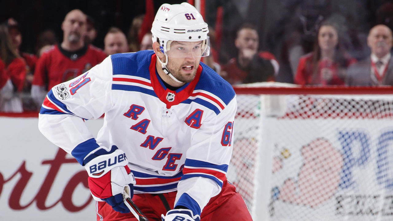 OTTAWA, ON - DECEMBER 4: Rick Nash #61 of the New York Rangers skates with the puck against the Ottawa Senators at Canadian Tire Centre on December 4, 2017 in Ottawa, Ontario, Canada.