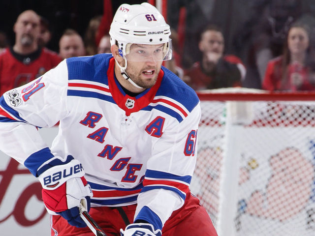 OTTAWA, ON - DECEMBER 4: Rick Nash #61 of the New York Rangers skates with the puck against the Ottawa Senators at Canadian Tire Centre on December 4, 2017 in Ottawa, Ontario, Canada.