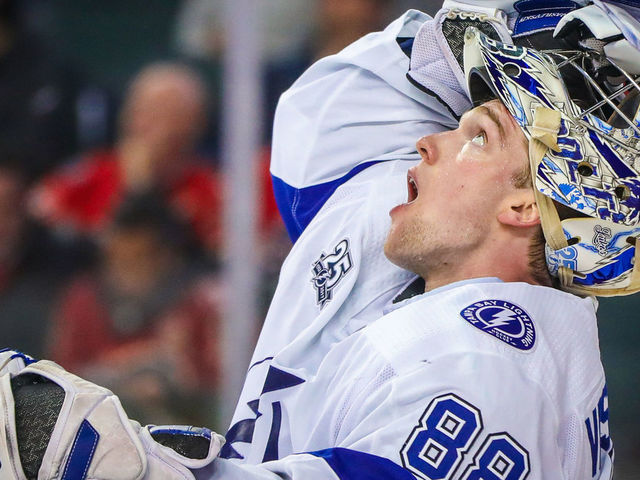 Twitter goes bonkers over Vasilevskiy's behind-the-back glove save
