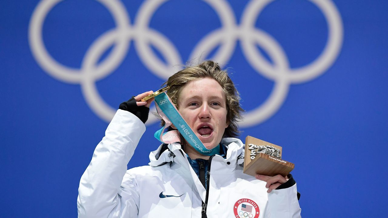 USA's gold medallist Redmond Gerard poses on the podium during the medal ceremony for the snowboard Men's Slopestyle at the Pyeongchang Medals Plaza during the Pyeongchang 2018 Winter Olympic Games in Pyeongchang on February 11, 2018. / AFP PHOTO / JAVIER SORIANO