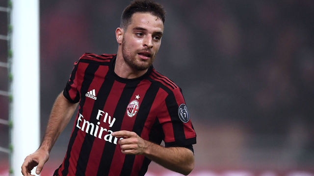 AC Milan's midfielder Giacomo Bonaventura from Italy celebrates after scoring during the Italian Serie A football match AC Milan Vs Lazio on January 28, 2018 at the 'Giuseppe Meazza' Stadium in Milan. / AFP PHOTO / MARCO BERTORELLO