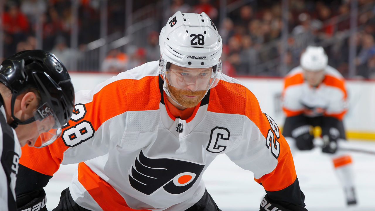 NEWARK, NJ - FEBRUARY 01: Claude Giroux #28 of the Philadelphia Flyers in action against the New Jersey Devils on February 1, 2018 at Prudential Center in Newark, New Jersey. The Devils defeated the Flyers 4-3.