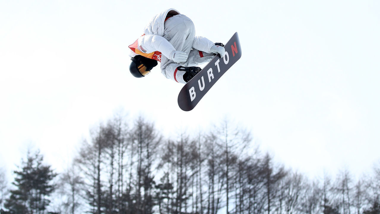PYEONGCHANG-GUN, SOUTH KOREA - FEBRUARY 13: Shaun White of the United States competes during the Snowboard Men's Halfpipe Qualification on day four of the PyeongChang 2018 Winter Olympic Games at Phoenix Snow Park on February 13, 2018 in Pyeongchang-gun, South Korea.