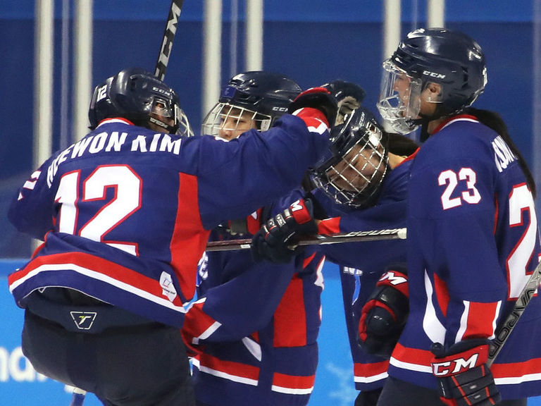 Joint Korean hockey team scores 1st goal at PyeongChang 2018