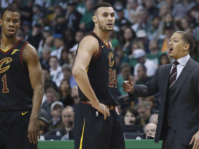 Larry Nance Jr. apologizes after rejecting young fan's autograph request