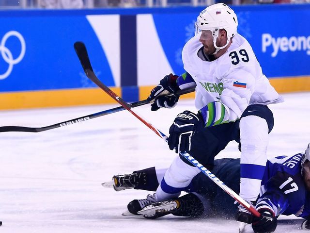 Slovenia's Jan Mursak vies with USA's Chris Bourque in the men's preliminary round ice hockey match between the US and Slovenia during the Pyeongchang 2018 Winter Olympic Games at the Kwandong Hockey Centre in Gangneung on February 14, 2018. / AFP PHOTO / Brendan Smialowski