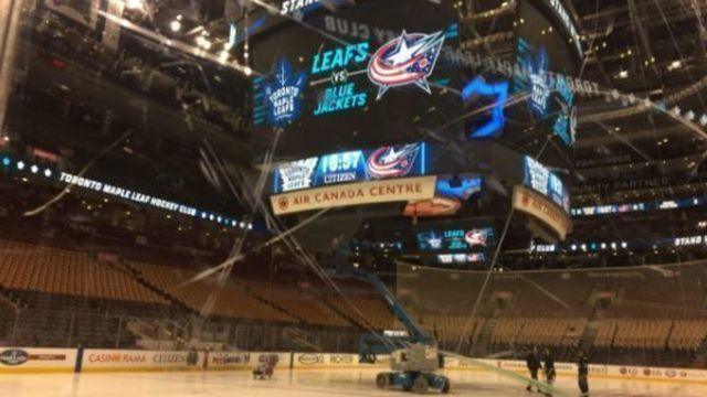 Calvert unloads Valentine's Day zinger when Leafs' scoreboard gets stuck