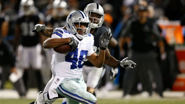 OAKLAND, CA - DECEMBER 17: Alfred Morris #46 of the Dallas Cowboys runs with the ball against the Oakland Raiders during their NFL game at Oakland-Alameda County Coliseum on December 17, 2017 in Oakland, California.