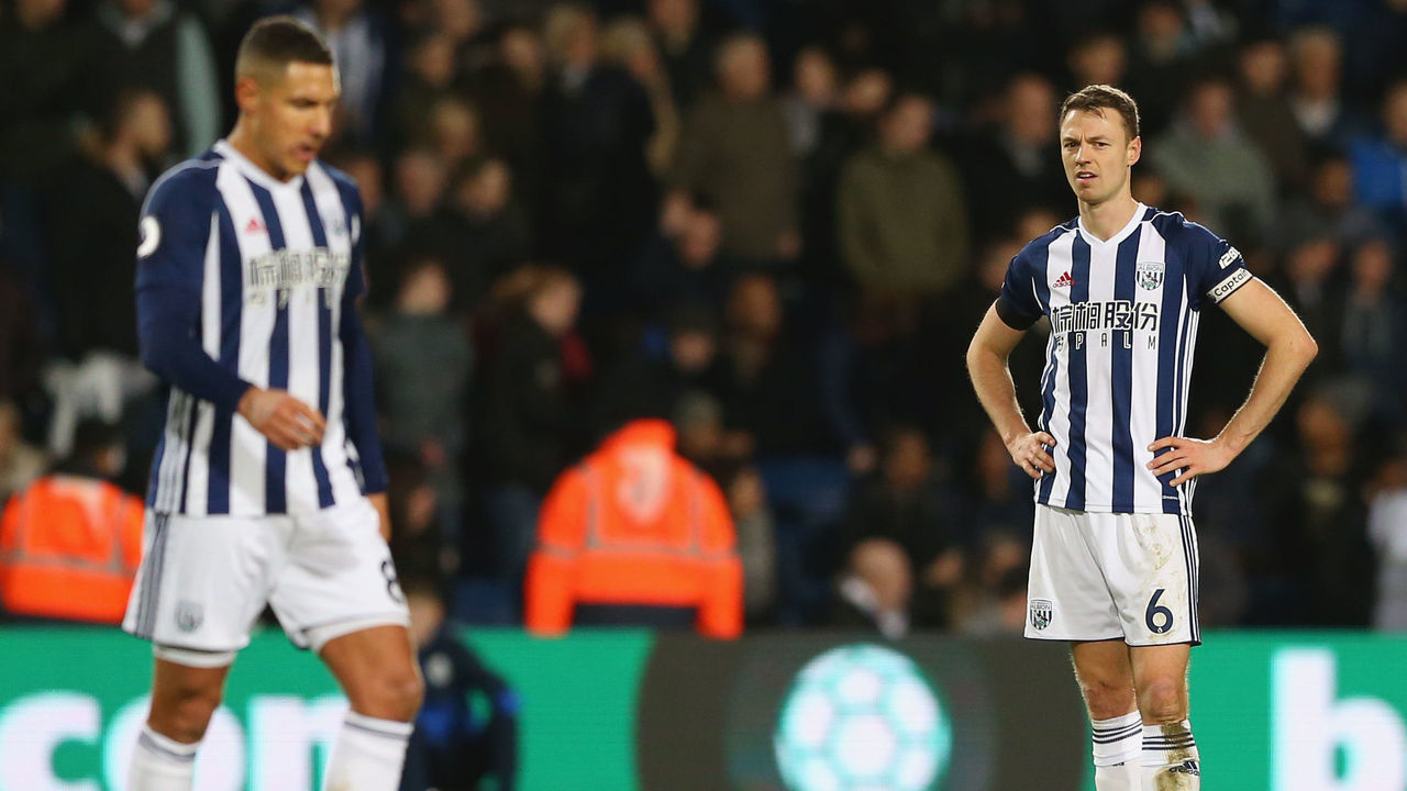 WEST BROMWICH, ENGLAND - DECEMBER 31: Jonny Evans (R) and Jake Livermore of West Bromwich Albion look despondent during the Premier League match between West Bromwich Albion and Arsenal at The Hawthorns on December 31, 2017 in West Bromwich, England.