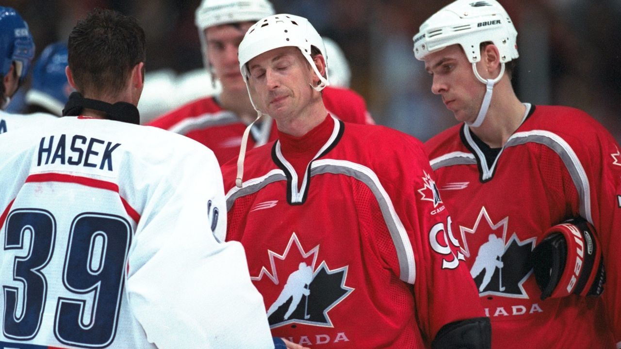 20 Feb 1998: Wayne Gretzky of Canada is consoled by Dominik Hasek of the Czech Republic at Big Hat Arena during the 1998 Olympic Winter Games in Nagano, Japan. Czech Republic beat Canada 2-1 in overtime to advance to the gold medal game. \ Mandatory Credit: Brian Bahr /Allsport