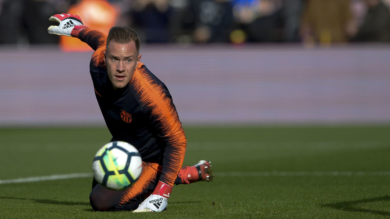 Barcelona's German goalkeeper Marc-Andre Ter Stegen warms up before the Spanish league football match between FC Barcelona and Getafe CF at the Camp Nou stadium in Barcelona on February 11, 2018. / AFP PHOTO / Josep LAGO