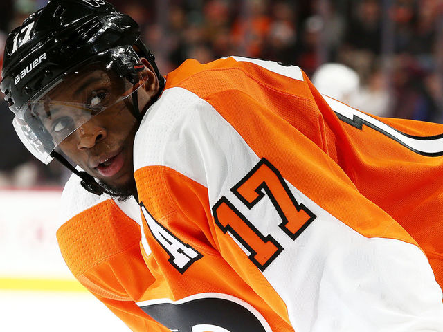 PHILADELPHIA, PA - DECEMBER 18: Wayne Simmonds #17 of the Philadelphia Flyers looks on against the Los Angeles Kings during their game at Wells Fargo Center on December 18, 2017 in Philadelphia, Pennsylvania.