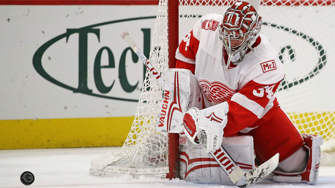 CHICAGO, IL - JANUARY 14: Petr Mrazek #34 of the Detroit Red Wings makes a save against the Chicago Blackhawks at the United Center on January 14, 2018 in Chicago, Illinois. The Red Wings defeated the Blackhawks 4-0.