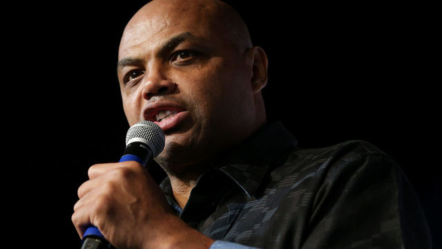 Blazers repay Barkley for team visit from decades ago