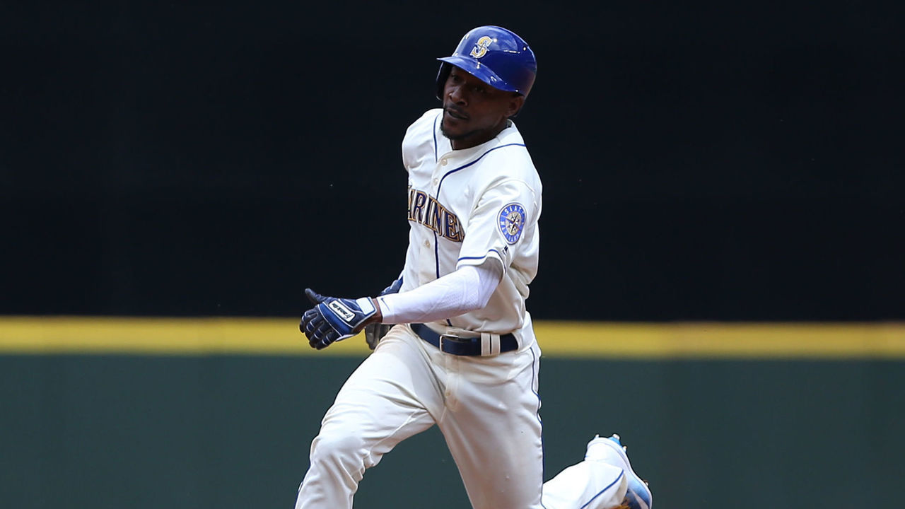 SEATTLE, WA - JULY 09: Jarrod Dyson #1 of the Seattle Mariners makes the run to third base on a single by Carlos Ruiz of the Seattle Mariners in the third inning at Safeco Field on July 9, 2017 in Seattle, Washington.