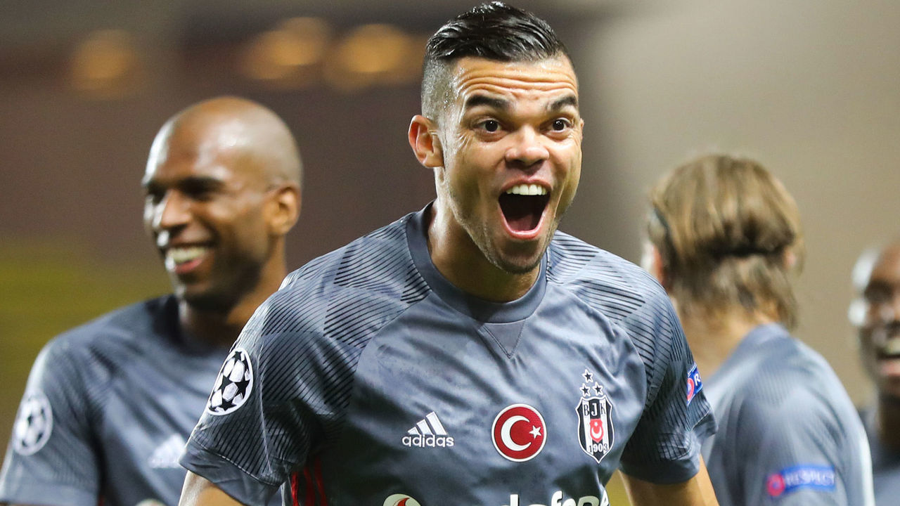 Besiktas' Portuguese defender Pepe celebrates after his team's second goal during the UEFA Champions League group stage football match between Monaco and Besiktas on October 17, 2017 in Monaco. / AFP PHOTO / Valery HACHE / ALTERNATIVE CROP