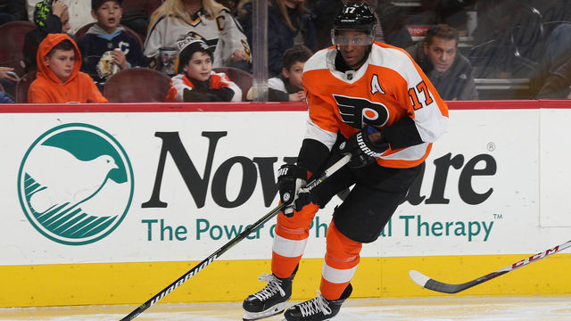 PHILADELPHIA, PA - JANUARY 02: Wayne Simmonds #17 of the Philadelphia Flyers in action against the Pittsburgh Penguins during the third period at Wells Fargo Center on January 2, 2018 in Philadelphia, Pennsylvania.