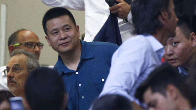 AC Milan's chairman Yonghong Li attends the Italian Serie A football match AC Milan Vs Cagliari on August 27, 2017 at the 'Giuseppe Meazza' Stadium in Milan. / AFP PHOTO / Marco BERTORELLO