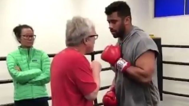 Russell Wilson working with legendary boxing trainer Freddie Roach
