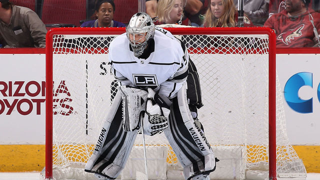 GLENDALE, AZ - NOVEMBER 24: Goaltender Darcy Kuemper #35 of the Los Angeles Kings in action during the NHL game against the Arizona Coyotes at Gila River Arena on November 24, 2017 in Glendale, Arizona. The Coyotes defeated the Kings 3-2 in overtime.